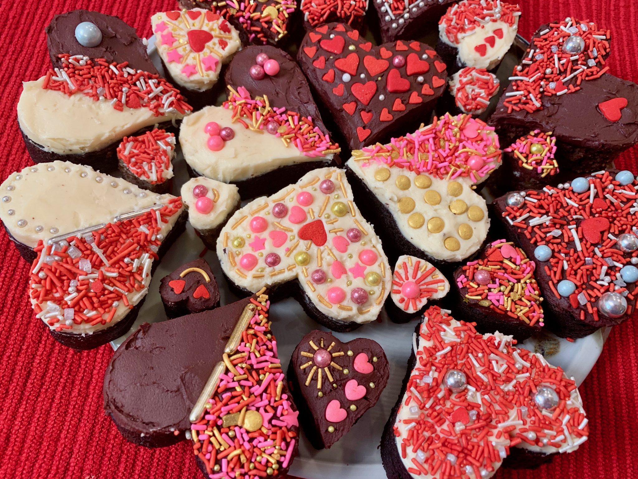 Fabulous Decorated Valentine Brownie Bites